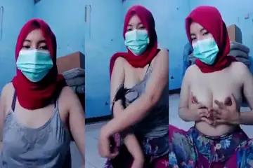 Bokep Jilbab Merah Remas Dada Montok Hot